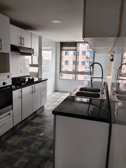 Apartamento de 4 alcobas en arriendo en Paris Gaitan, Bogotá, 198 m² · foto 2 de 24