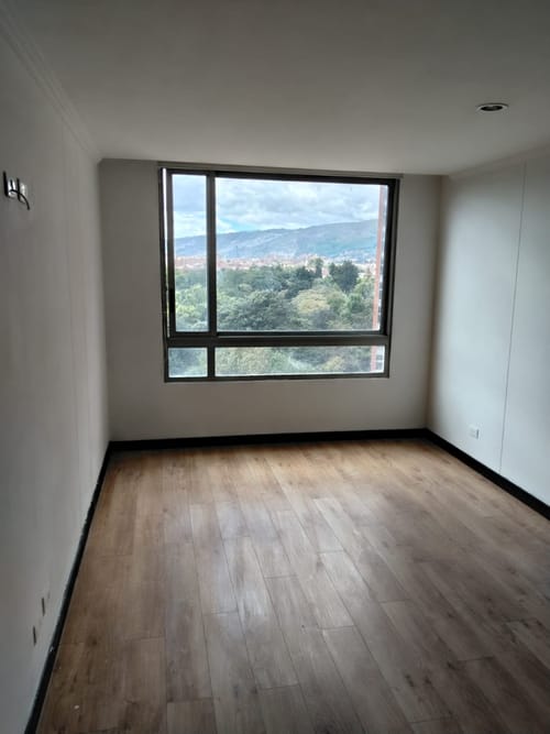Apartamento de 4 alcobas en arriendo en Paris Gaitan, Bogotá, 198 m² · foto 12 de 24