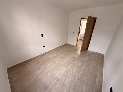 Casa de 4 alcobas en arriendo en La Milagrosa, Medellín, 240 m² · foto 8 de 18