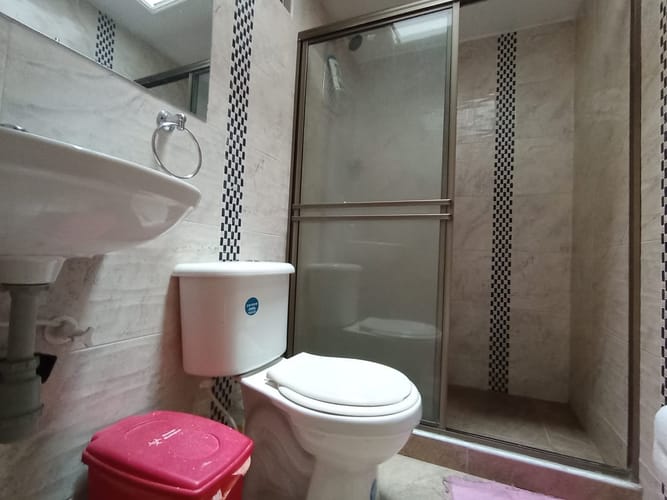 Casa de 4 alcobas en venta en Cr. Las Mercedes, Girardot, 109 m² · foto 18 de 24