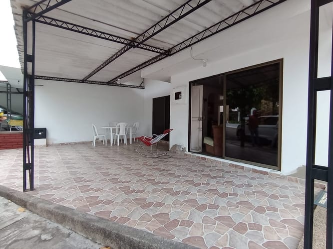 Casa de 4 alcobas en venta en Cr. Las Mercedes, Girardot, 109 m² · foto 2 de 24