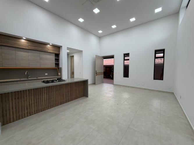 Casa de 4 alcobas en venta en El Castillo, Jamundí, 320 m² · foto 2 de 23
