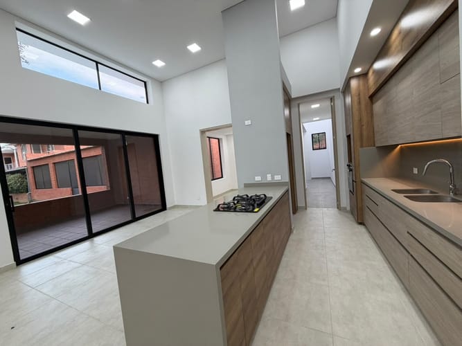 Casa de 4 alcobas en venta en El Castillo, Jamundí, 320 m² · foto 5 de 23