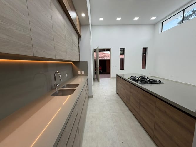 Casa de 4 alcobas en venta en El Castillo, Jamundí, 320 m² · foto 15 de 23