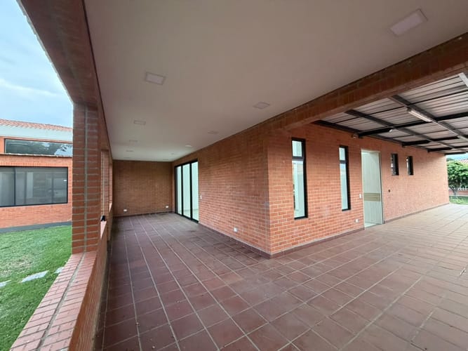 Casa de 4 alcobas en venta en El Castillo, Jamundí, 320 m² · foto 22 de 23