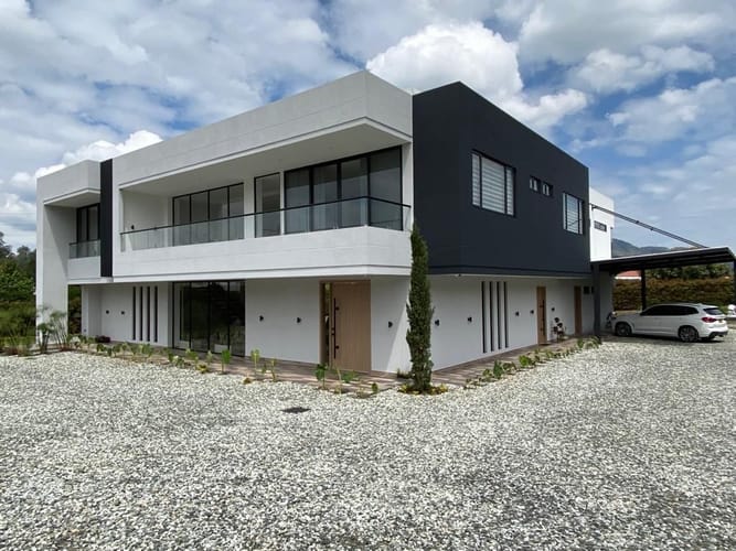 Casa de 6 alcobas en venta en Guamito, La Ceja, 560 m² · foto 3 de 24