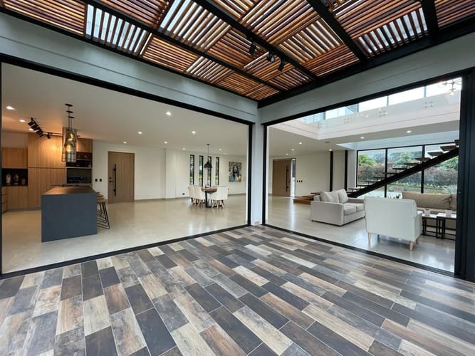 Casa de 6 alcobas en venta en Guamito, La Ceja, 560 m² · foto 18 de 24