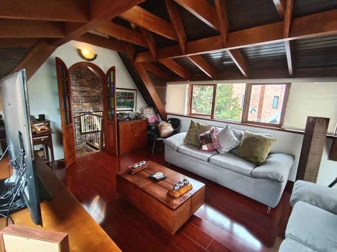 Casa de 6 alcobas en venta en Cerros De Suba, Bogotá, 200 m² · foto 3 de 23