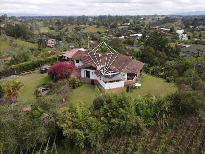 Finca en arriendo en El Carmen De Viboral, El Carmen de Viboral, 250 m² · foto 2 de 24