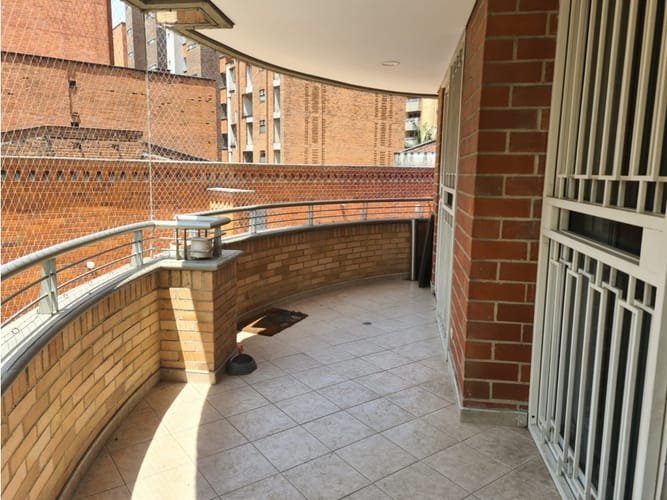 Apartamento de 4 alcobas en arriendo en Bolivariana, Medellín, 123 m² · foto 9 de 14