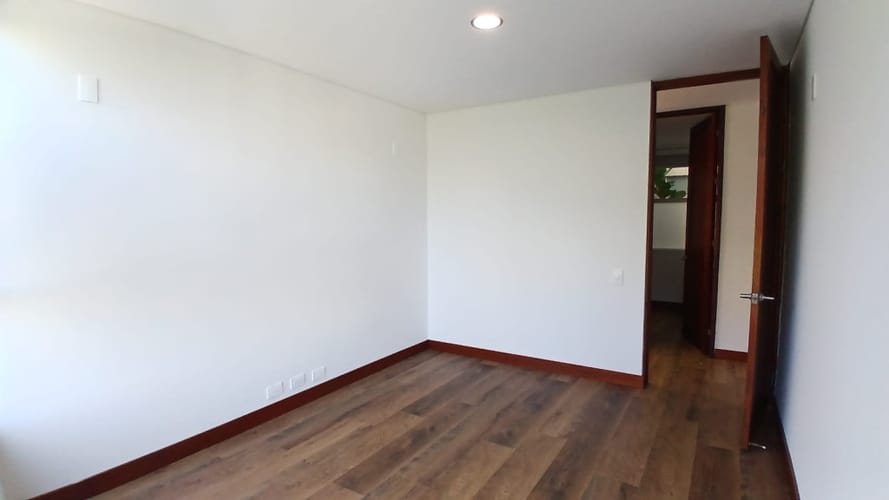 Apartamento de 3 alcobas en arriendo en Milla De Oro, Medellín, 120 m² · foto 5 de 19