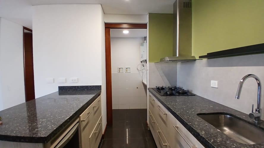 Apartamento de 3 alcobas en arriendo en Milla De Oro, Medellín, 120 m² · foto 6 de 19