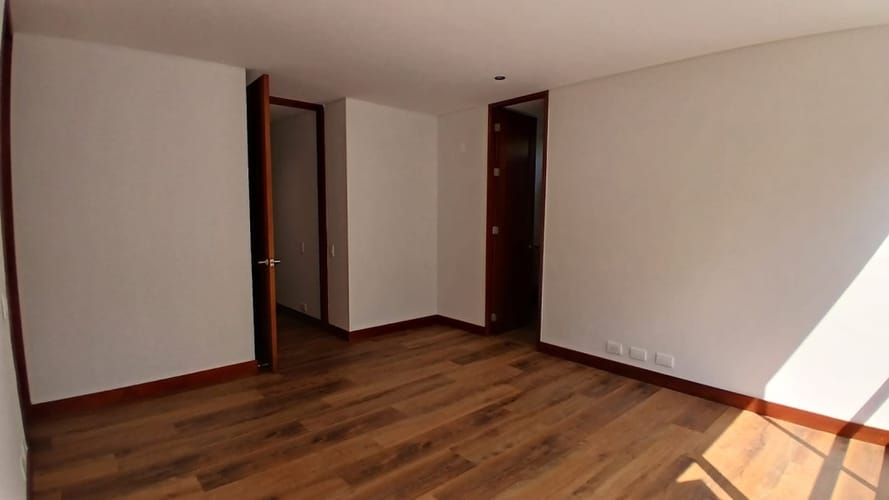Apartamento de 3 alcobas en arriendo en Milla De Oro, Medellín, 120 m² · foto 11 de 19