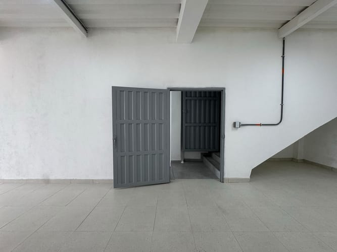 Bodega en arriendo en Cristo Rey, Medellín, 120 m² · foto 2 de 11
