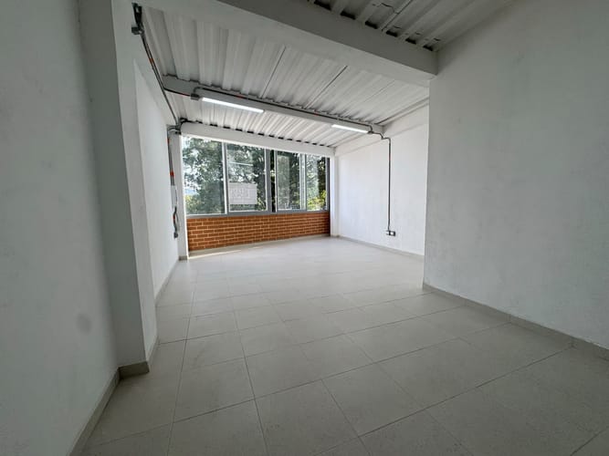 Bodega en arriendo en Cristo Rey, Medellín, 120 m² · foto 5 de 11