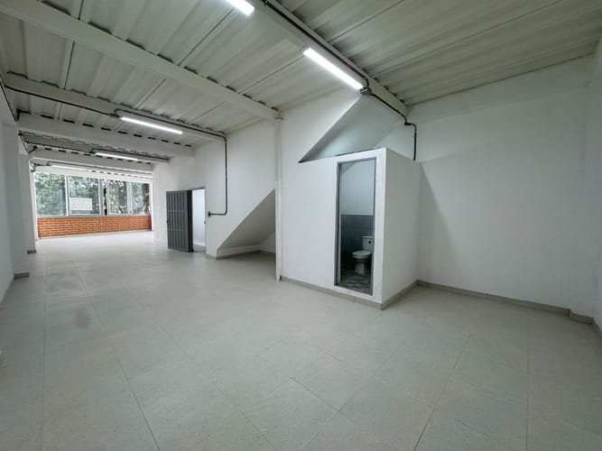 Bodega en arriendo en Cristo Rey, Medellín, 120 m² · foto 4 de 12