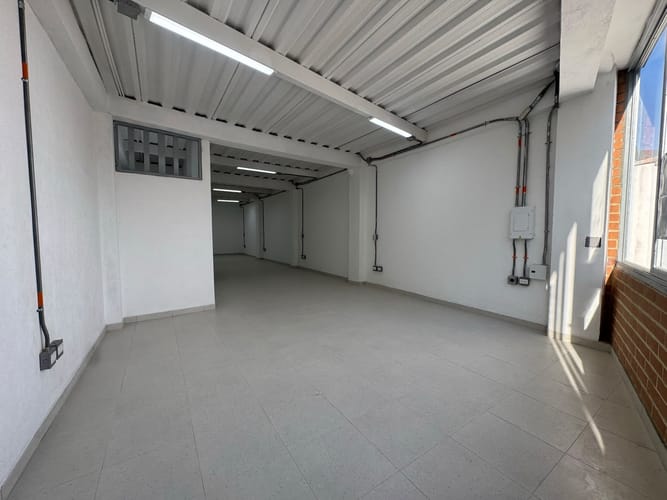 Bodega en arriendo en Cristo Rey, Medellín, 120 m² · foto 5 de 12