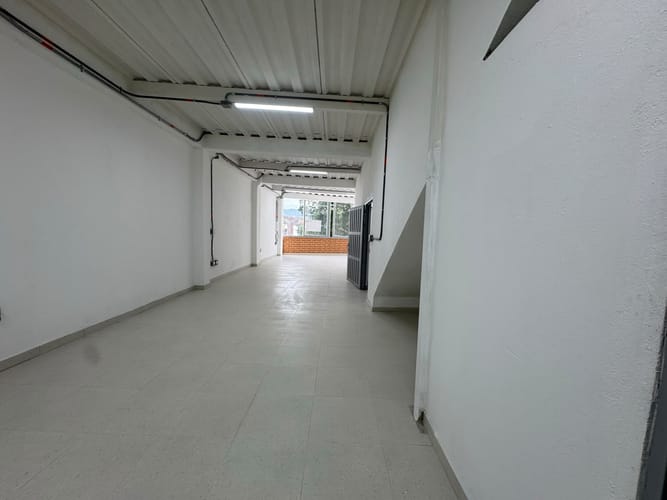 Bodega en arriendo en Cristo Rey, Medellín, 120 m² · foto 9 de 12