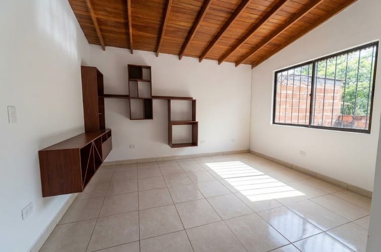 Casa de 4 alcobas en arriendo en Buenos Aires, Medellín, 210 m² · foto 3 de 20