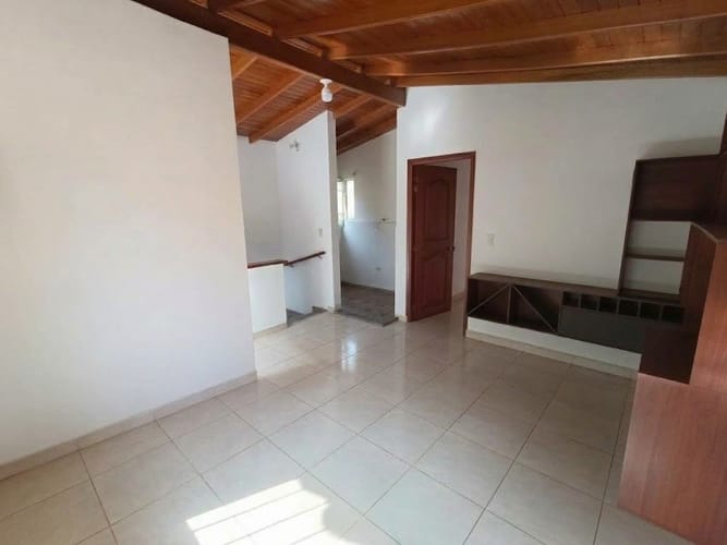 Casa de 4 alcobas en arriendo en Buenos Aires, Medellín, 210 m² · foto 9 de 20