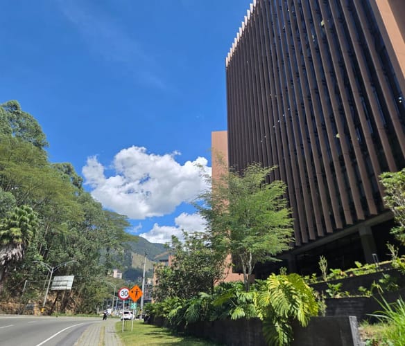 Oficina en arriendo en El Poblado, Medellín, 42 m² · foto 11 de 11
