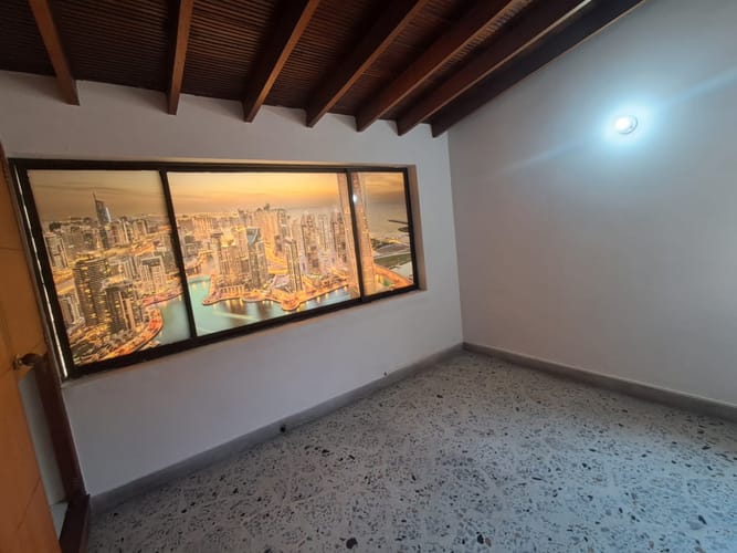 Casa de 10 alcobas en arriendo en Conquistadores, Medellín, 500 m² · foto 2 de 20