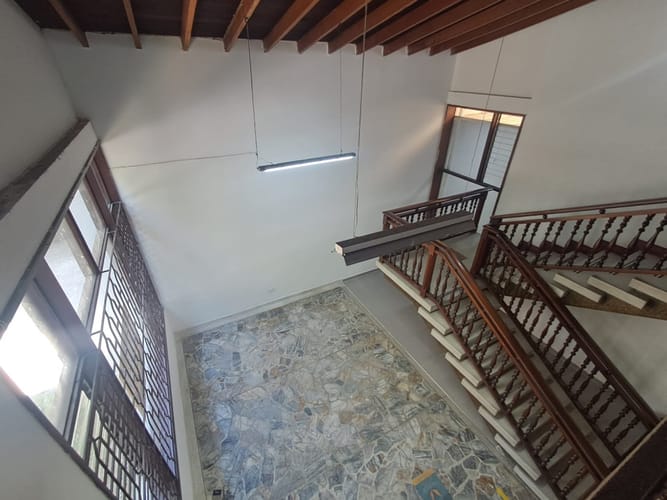 Casa de 10 alcobas en arriendo en Conquistadores, Medellín, 500 m² · foto 3 de 20