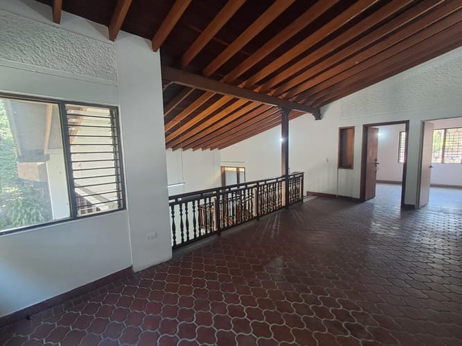Casa de 10 alcobas en arriendo en Conquistadores, Medellín, 500 m² · foto 4 de 20