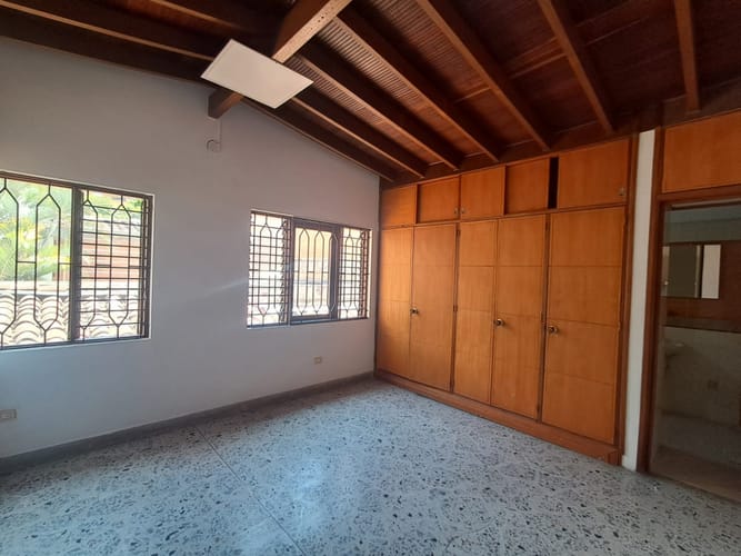Casa de 10 alcobas en arriendo en Conquistadores, Medellín, 500 m² · foto 7 de 20