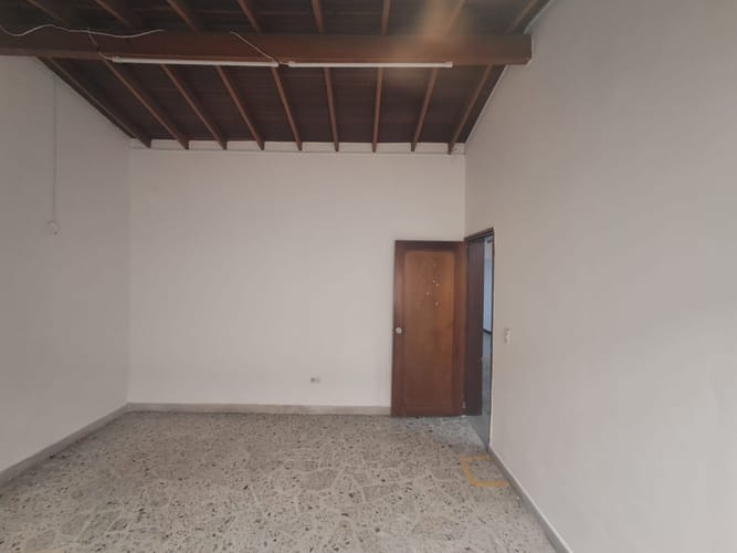 Casa de 10 alcobas en arriendo en Conquistadores, Medellín, 500 m² · foto 10 de 20