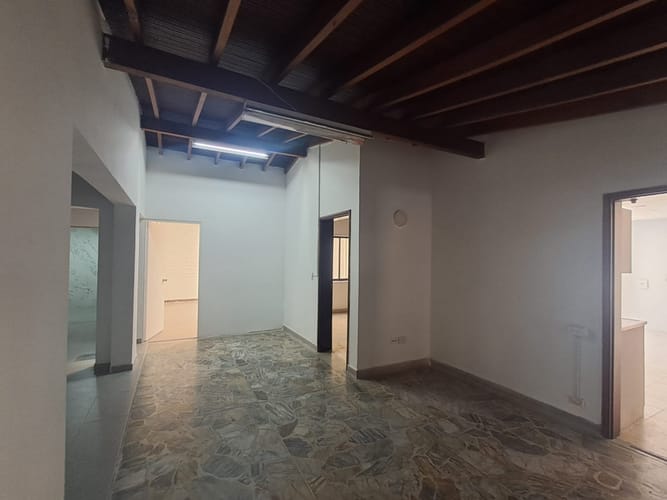 Casa de 10 alcobas en arriendo en Conquistadores, Medellín, 500 m² · foto 13 de 20