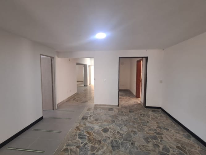 Casa de 10 alcobas en arriendo en Conquistadores, Medellín, 500 m² · foto 16 de 20