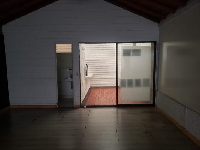 Local en arriendo en Villa Carlota, Medellín, 88 m² · foto 7 de 11