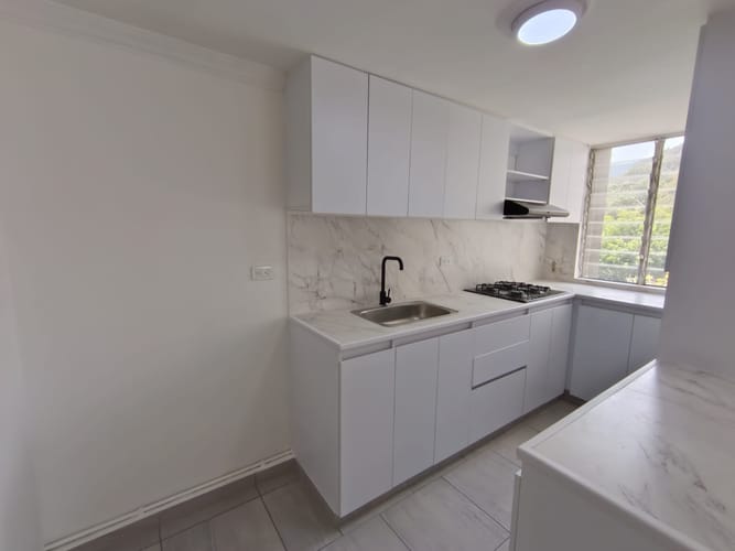 Apartamento de 3 alcobas en arriendo en Belén, Medellín, 90 m² · foto 2 de 16