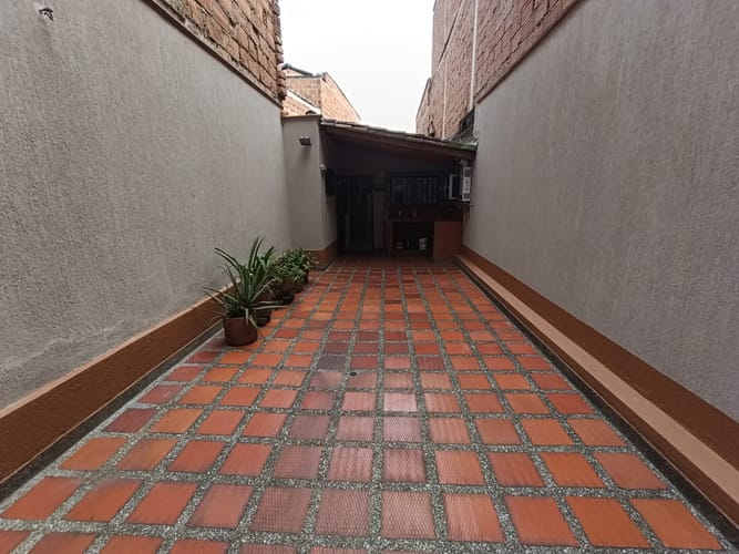 Casa de 3 alcobas en arriendo en La Floresta, Medellín, 120 m² · foto 2 de 20