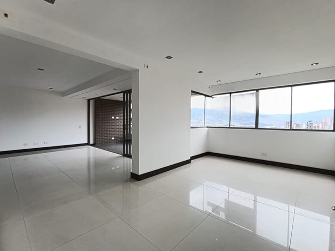 Apartamento de 3 alcobas en arriendo en Las Lomas, Medellín, 180 m² · foto 3 de 20