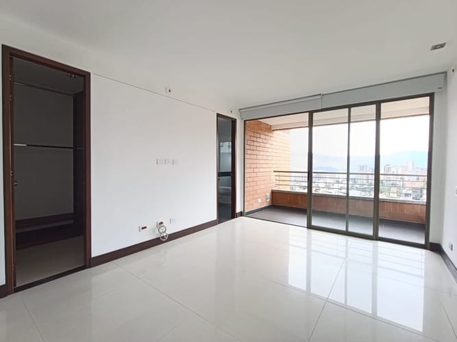 Apartamento de 3 alcobas en arriendo en Las Lomas, Medellín, 180 m² · foto 4 de 20