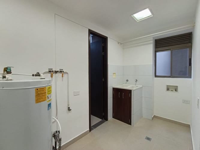 Apartamento de 3 alcobas en arriendo en Las Lomas, Medellín, 180 m² · foto 17 de 20