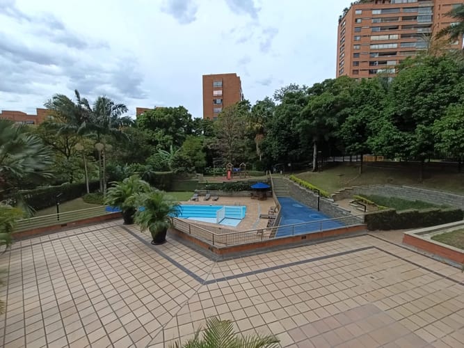 Apartamento de 3 alcobas en arriendo en Las Lomas, Medellín, 180 m² · foto 20 de 20