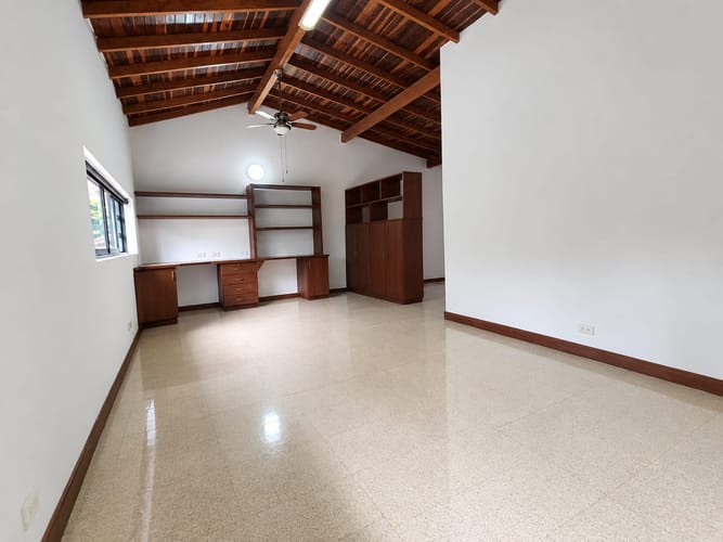 Casa de 5 alcobas en arriendo en Otraparte, Envigado, 300 m² · foto 4 de 20