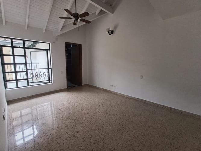 Casa de 5 alcobas en arriendo en Otraparte, Envigado, 300 m² · foto 15 de 20