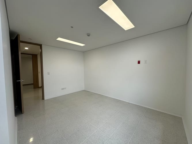 Consultorio en arriendo en Laureles, Medellín, 29 m² · foto 6 de 10