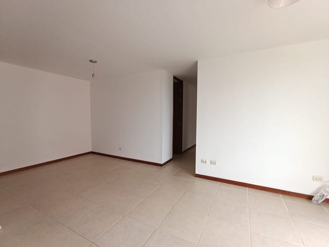 Apartamento de 3 alcobas en arriendo en Loma Del Esmeraldal, Envigado, 78 m² · foto 4 de 20