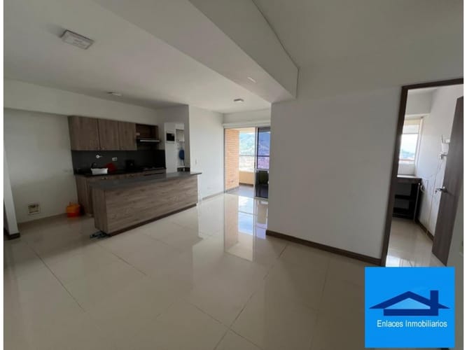 Apartamento de 2 alcobas en venta en Maria Auxiliadora, Sabaneta, 77 m² · foto 5 de 15