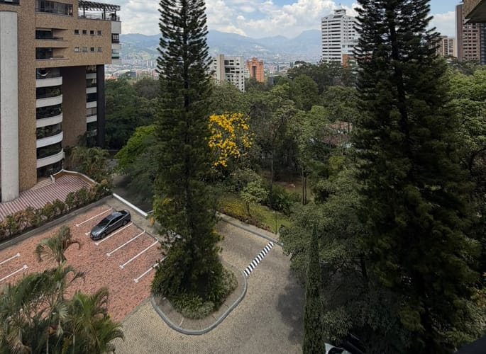 Apartamento de 3 alcobas en arriendo en San Lucas, Medellín, 420 m² · foto 4 de 20
