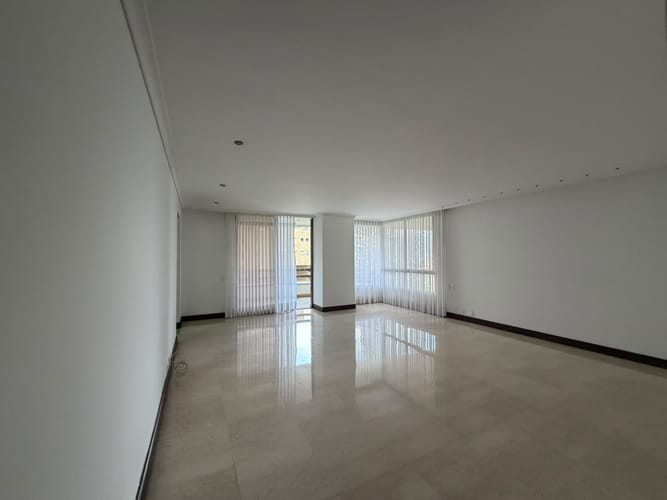Apartamento de 3 alcobas en arriendo en San Lucas, Medellín, 420 m² · foto 16 de 20