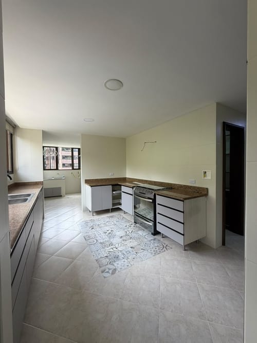 Apartamento de 3 alcobas en arriendo en San Lucas, Medellín, 420 m² · foto 18 de 20