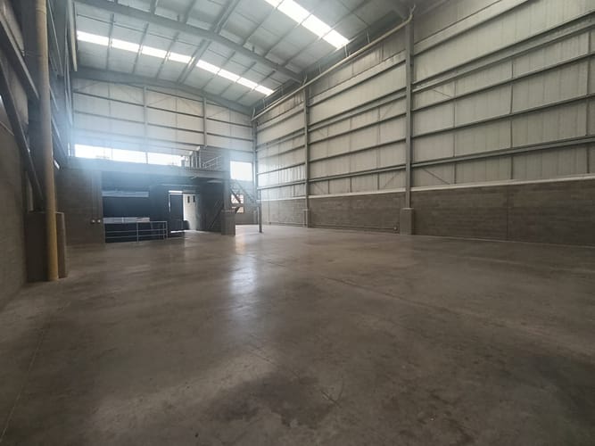 Bodega en arriendo en Copacabana, 566 m² · foto 9 de 17