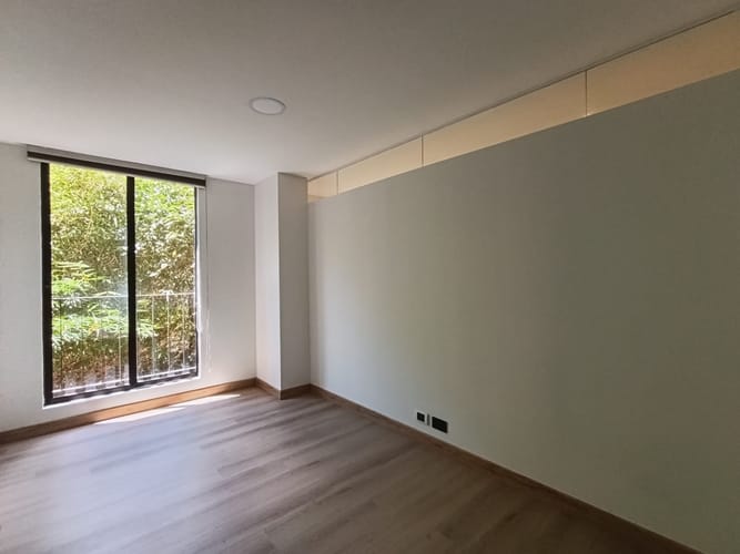 Apartamento de 2 alcobas en arriendo en Lalinde, Medellín, 101 m² · foto 3 de 13