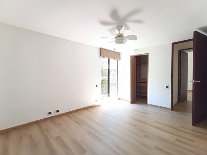 Apartamento de 2 alcobas en arriendo en Lalinde, Medellín, 101 m² · foto 8 de 13